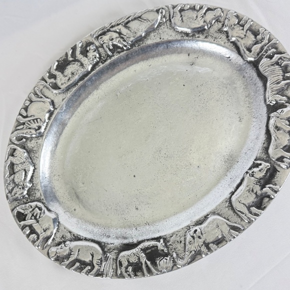 Oval African Animals Platter Heavy Cast Aluminum 11 X 9.5 inch Excellent Gift - Picture 1 of 14